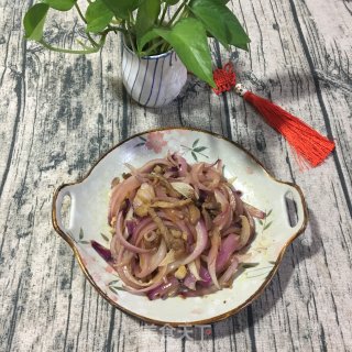 紫洋葱炒肉丝的做法