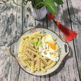 沙拉酱拌螺旋面