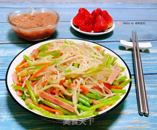 豆芽茼蒿火腿炒粉条#食物边角料做大餐#的做法