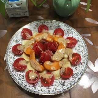 圣女果香蕉沙拉拼盘
