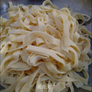 鸡蛋手擀面的做法