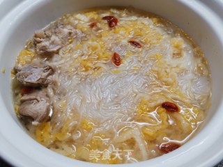 猪骨酸菜粉丝砂锅的做法