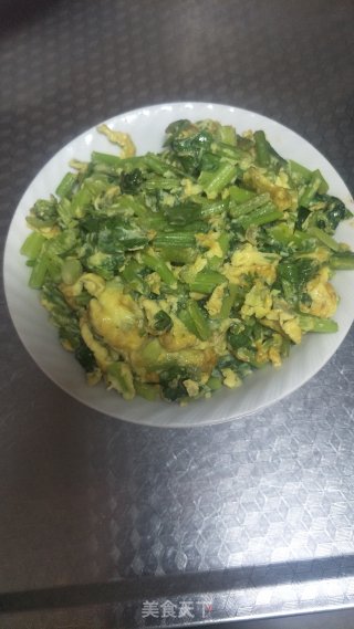 芹菜炒鸡蛋的做法