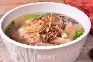 羊肚菌石槲猪骨汤的做法