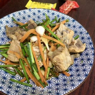 青蒜拌排骨的做法