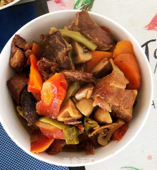 大块牛肉清烧时蔬的做法