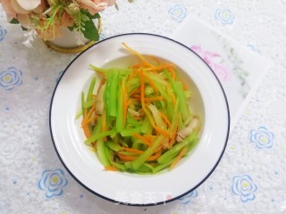 胡萝卜炒芹菜的做法