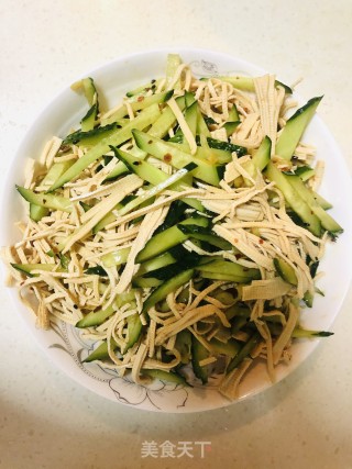 凉拌黄瓜豆腐丝的做法