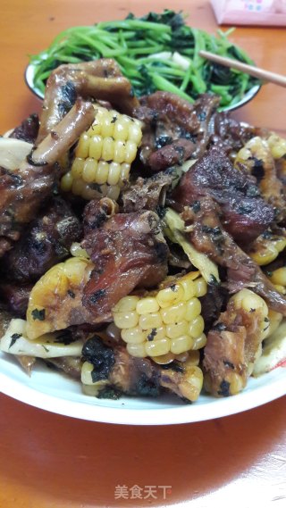 玉米焖鸭的做法
