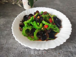 凉拌木耳苦瓜的做法