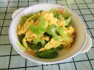 苦瓜炒鸡蛋的做法