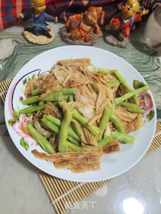 豆角炒腐竹的做法