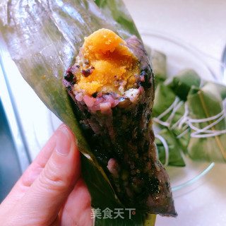 蛋黄鲜肉什锦粽子的做法