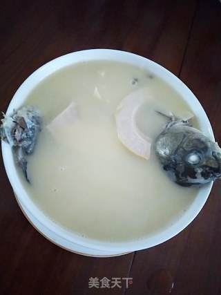 酸笋鲫鱼汤的做法