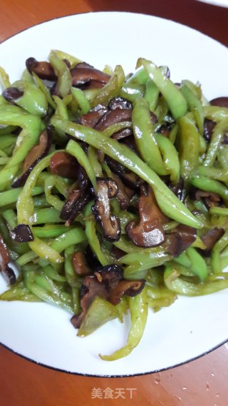 香菇炒尖椒的做法