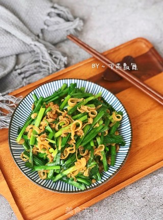 鲜美又补钙的【韭菜炒扇贝边】