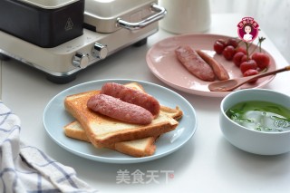 脆皮肠吐司虾皮汤早餐的做法