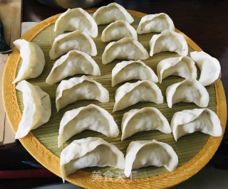 韭菜鸡蛋饺子的做法