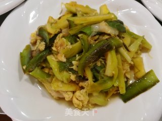 火龙果花炒蛋的做法