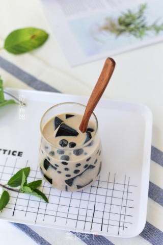 清爽烧仙草珍珠奶茶的做法