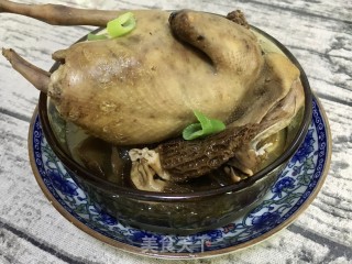 羊肚菌鸽子汤的做法