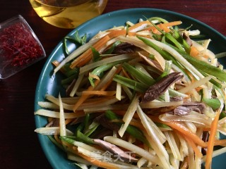 鸽肉拌土豆丝的做法