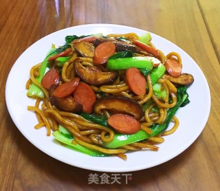 火腿香菇青菜炒面的做法