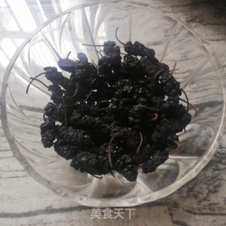 自制桑葚干，滋阴养血，补肝益肾