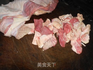 牛腩萝卜的做法步骤：1