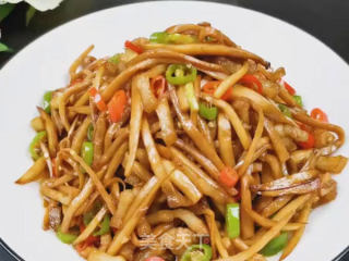 杏鲍菇炒肉的做法