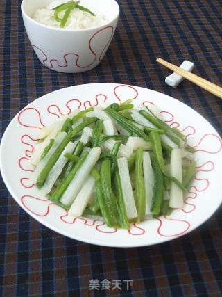 山药炒菠菜茎的做法
