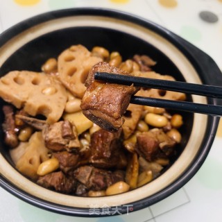 莲藕花生炖排骨的做法