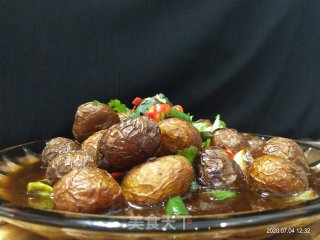 清凉夏日，一盘酱焖小土豆来解忧的做法