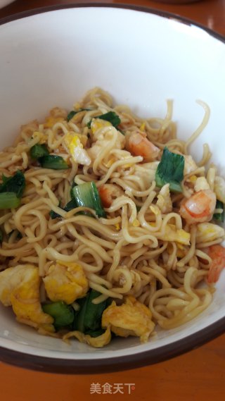 虾仁蛋炒面的做法
