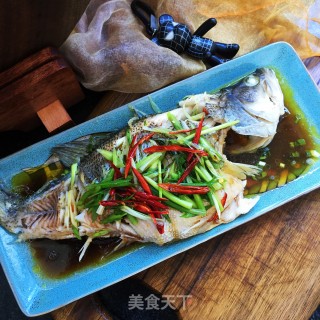 小葱蒸鲈鱼的做法