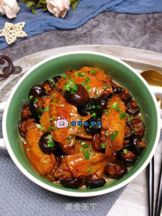 香菇焖鸡翅的做法