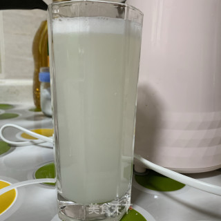 苏打雪梨饮的做法