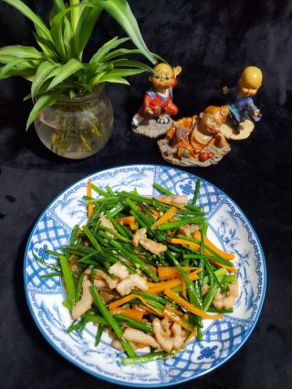 肉丝炒韭菜花的做法