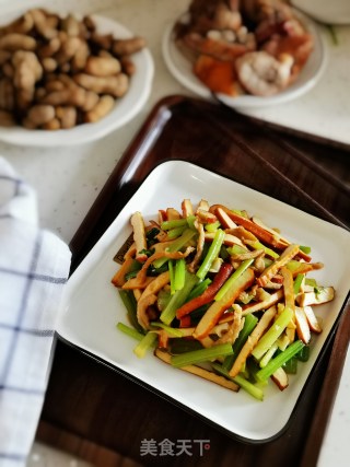 芹菜炒香干的做法
