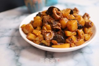 土豆香菇焖鸡肉的做法