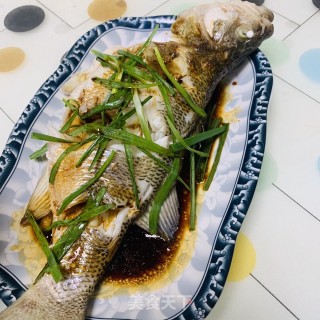 清蒸鲈鱼的做法