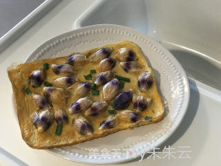 金沙咸蛋黄味木槿花鸡蛋饼的做法