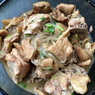冻蘑炖排骨的做法