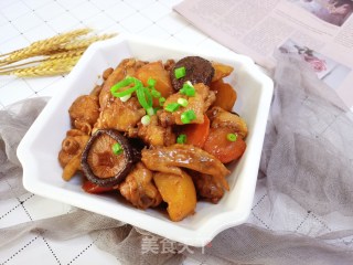 土豆焖鸡翅的做法