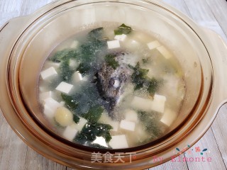 三文鱼头海带豆腐汤的做法