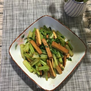 香干炒香芹的做法