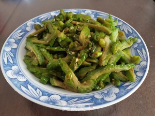 青椒炒苦瓜的做法