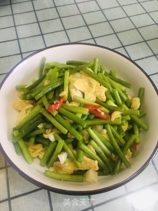 蒜苔炒鸡蛋的做法