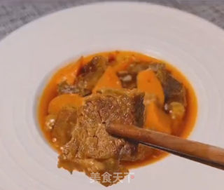 胡萝卜焖牛腩的做法
