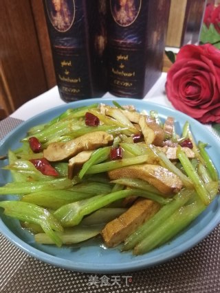 西芹炒豆干的做法